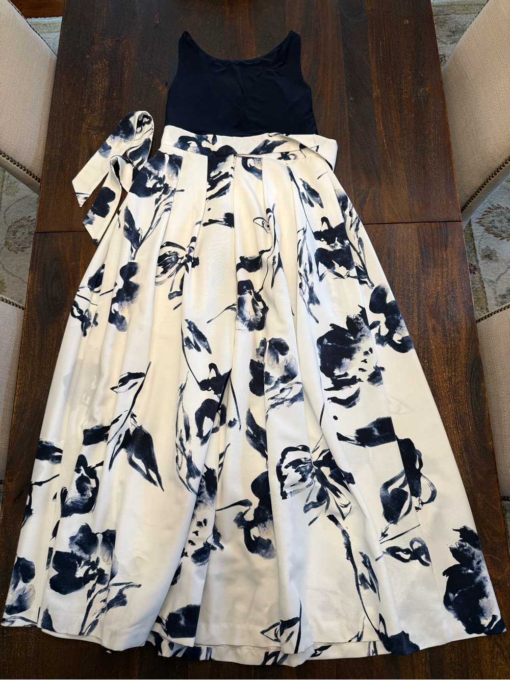 Lauren Ralph Lauren Navy and White Floral Floor Length Gown - Picture 3 of 9